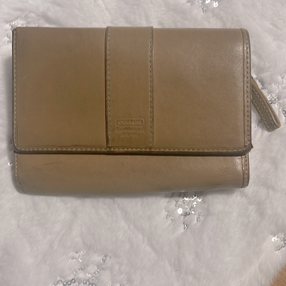 Vintage Coach Wallet in color Sand